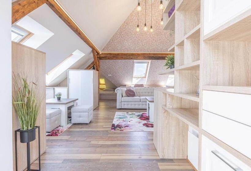 اتاق خانوادگی, Casa Perla