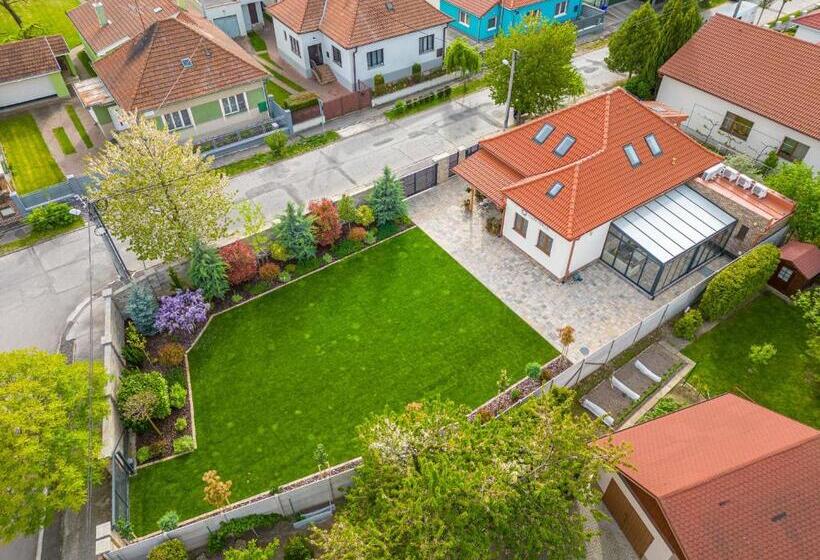 اتاق خانوادگی, Casa Perla