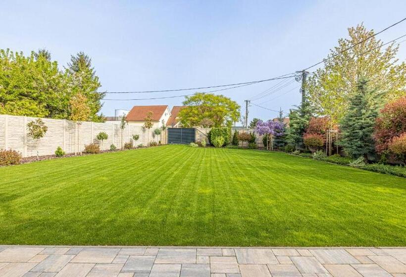 اتاق خانوادگی, Casa Perla