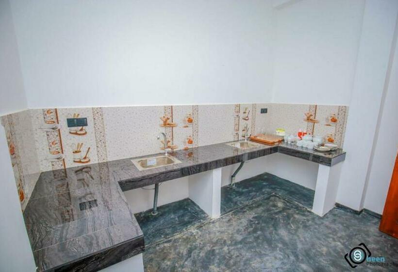 Deluxe Room, Sweet Emotion