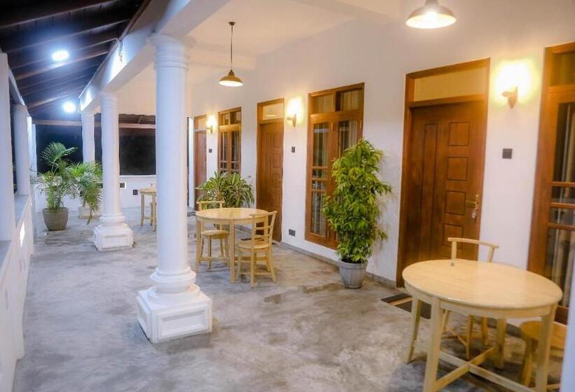 Deluxe Room King Size Bed, Sweet Emotion