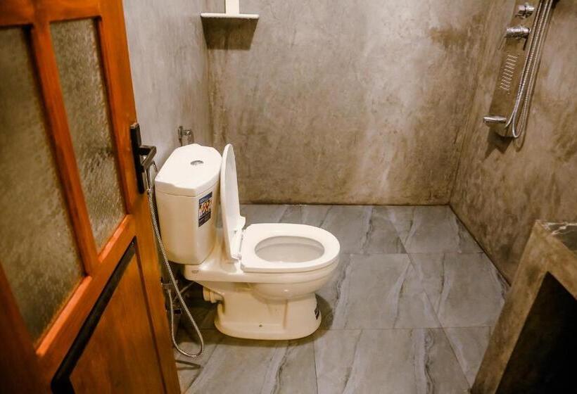 Deluxe Room King Size Bed, Sweet Emotion