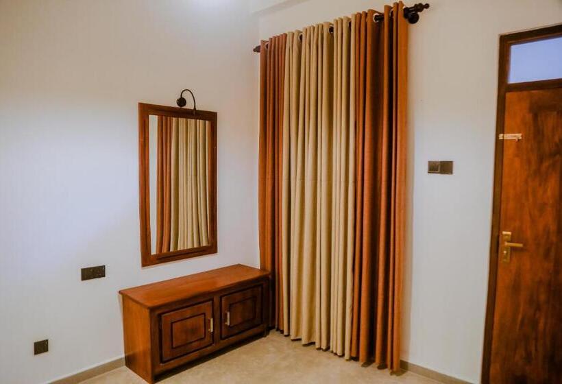 Deluxe Room King Size Bed, Sweet Emotion