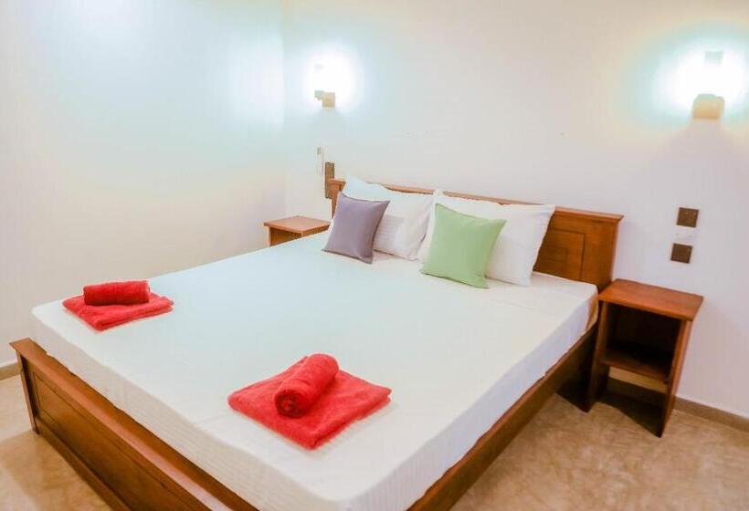 Deluxe Room King Size Bed, Sweet Emotion