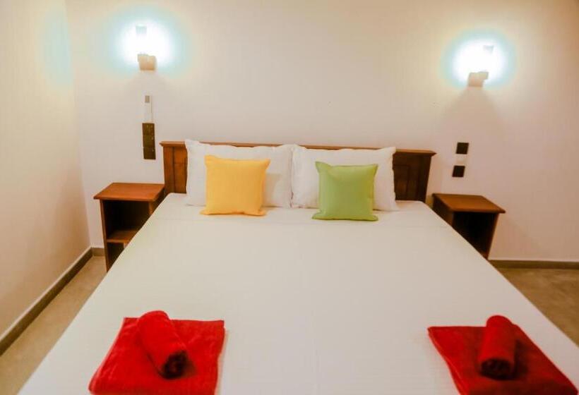 Deluxe Room King Size Bed, Sweet Emotion