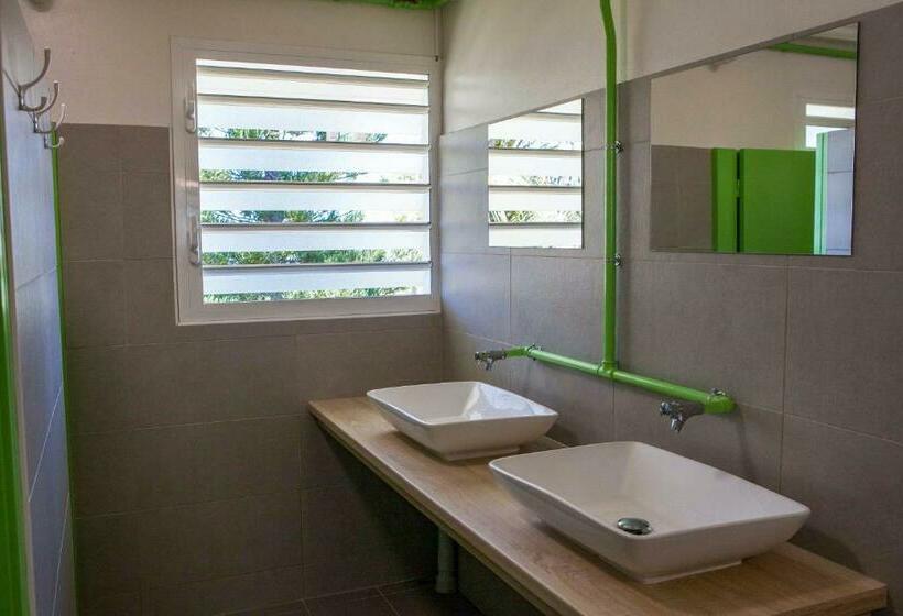 تختخواب در اتاق مشترک, Auberge Jeunesse Nouméa