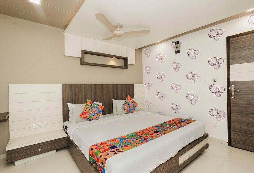 חדר סטנדרט, Amber Railway Station