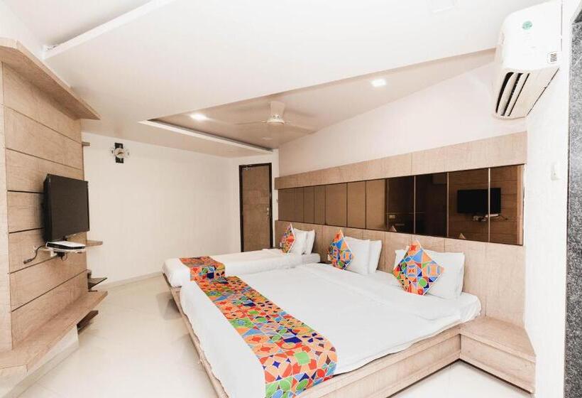 חדר דלוקס, Amber Railway Station