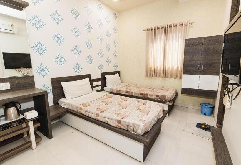 חדר סטנדרט, Amber Railway Station