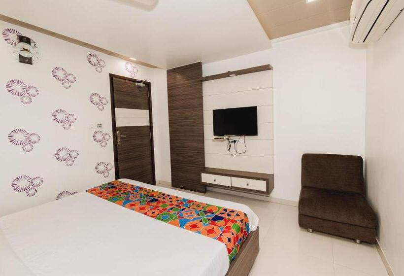 חדר דלוקס לשלושה, Amber Railway Station