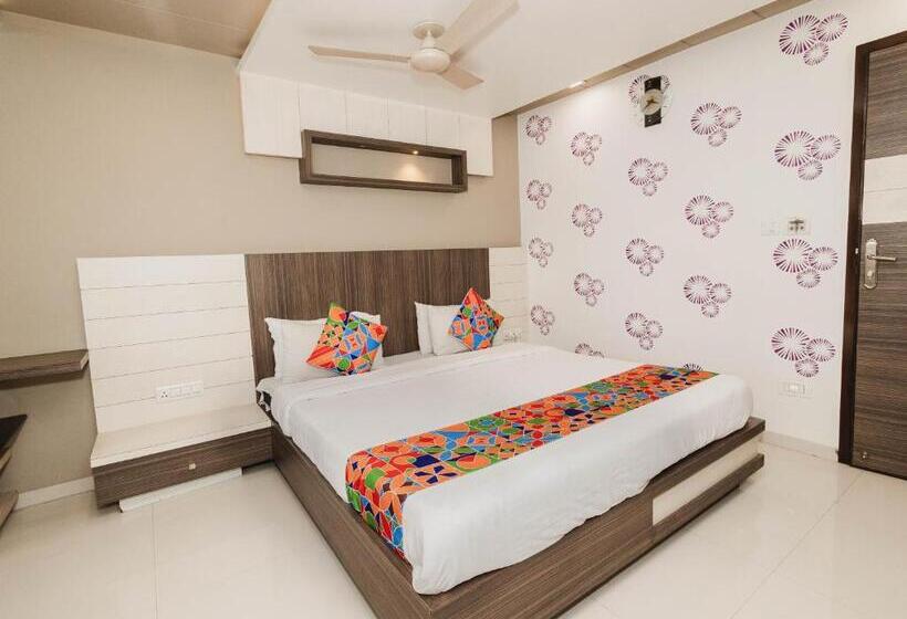 חדר דלוקס לשלושה, Amber Railway Station