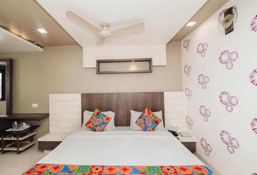 חדר דלוקס לשלושה, Amber Railway Station