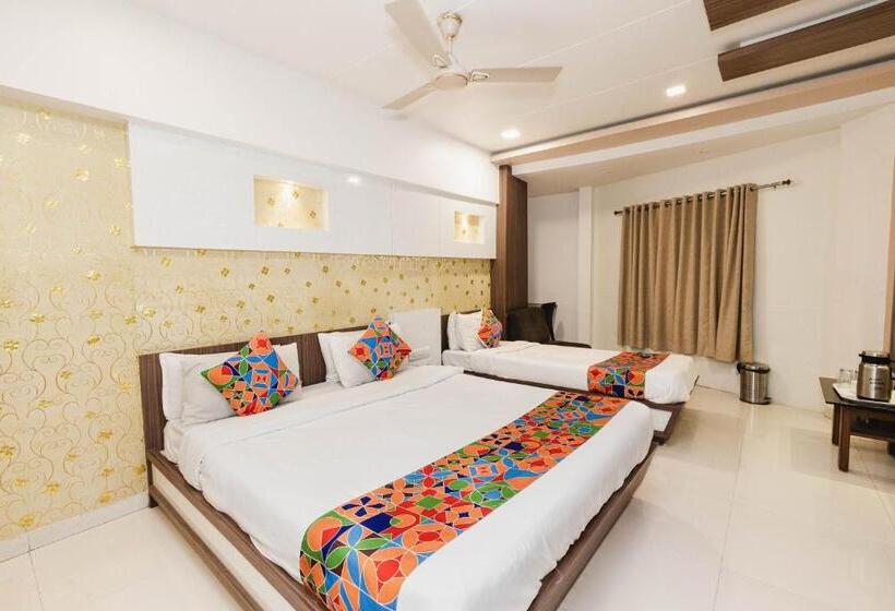 חדר דלוקס, Amber Railway Station