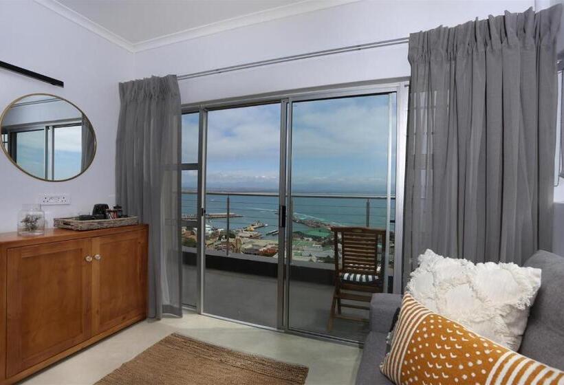 Deluxe Suite Sea View, The Lookout Guest House
