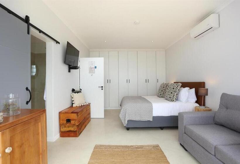 Deluxe Suite Sea View, The Lookout Guest House