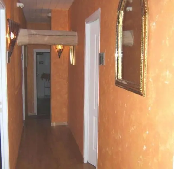 اتاق راحتی سه تخته, Chambres D'hôtes Domaine D'en Baleux