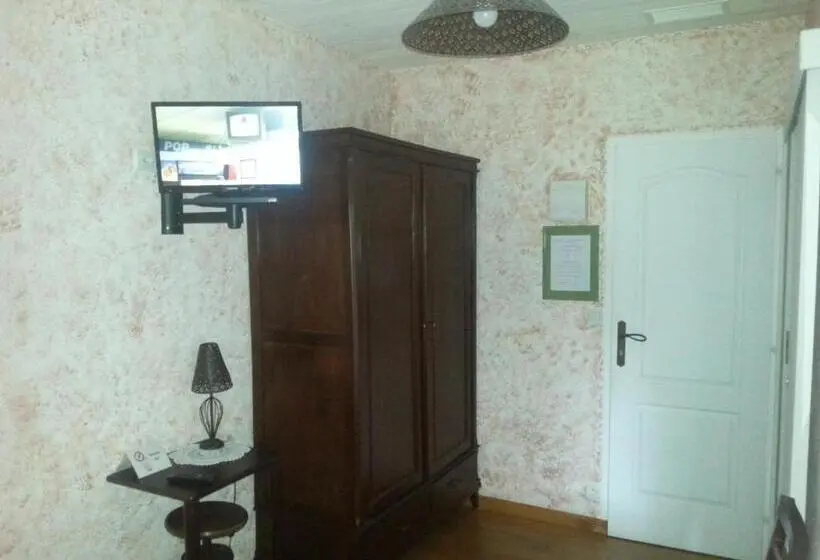 اتاق راحتی سه تخته, Chambres D'hôtes Domaine D'en Baleux