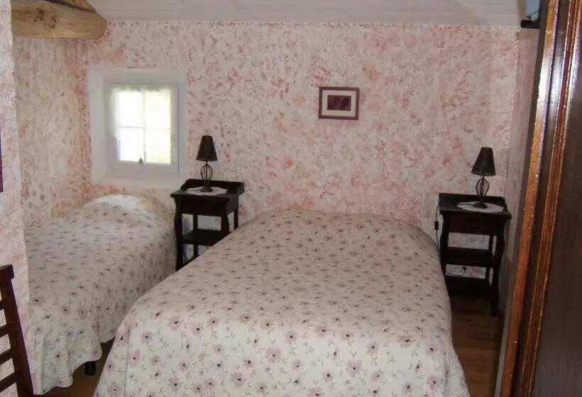 اتاق راحتی سه تخته, Chambres D'hôtes Domaine D'en Baleux