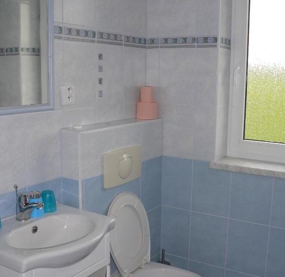 غرفة قياسية رباعية, Restaurant U švábků