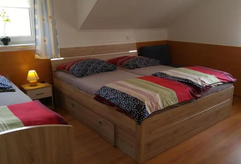 スタンダード４人部屋, Restaurant U švábků