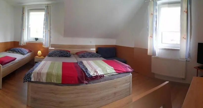スタンダード４人部屋, Restaurant U švábků