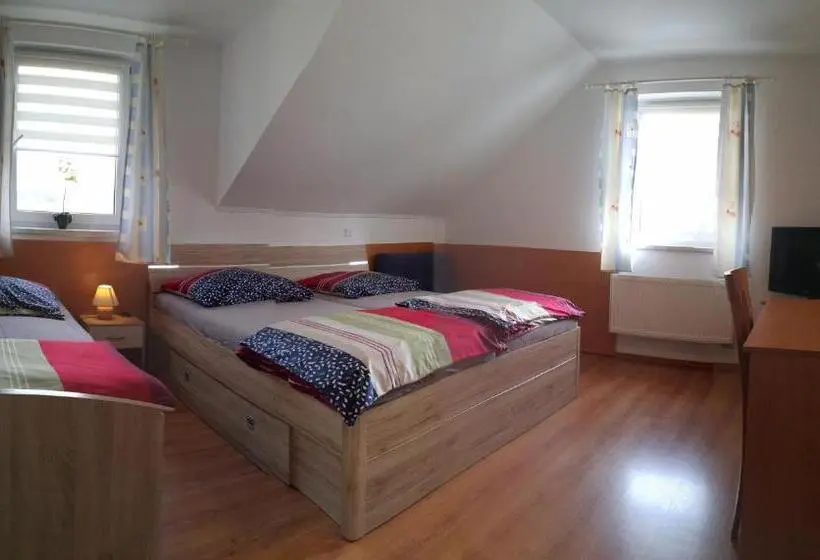 スタンダード４人部屋, Restaurant U švábků