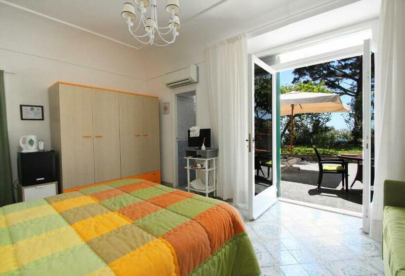 اتاق استاندارد با تراس و چشم‌انداز دریا, Casa Augusto B&b