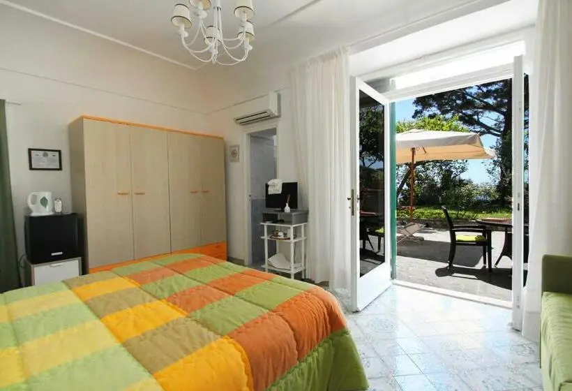 اتاق استاندارد با تراس و چشم‌انداز دریا, Casa Augusto B&b