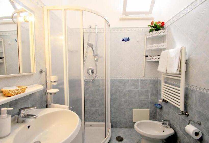 Standard Triple Room with Terrace, Casa Augusto B&b