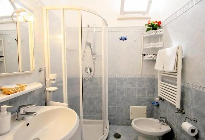 Standard Triple Room with Terrace, Casa Augusto B&b