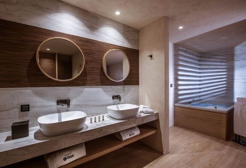 غرفة دور أخير, Chania Flair Boutique Hotel, Tapestry Collection By Hilton