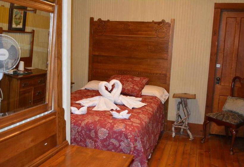 Номер Economy, The Woods Inn