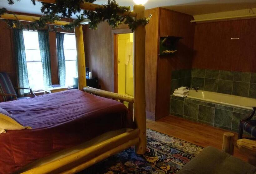 Номер Deluxe, The Woods Inn