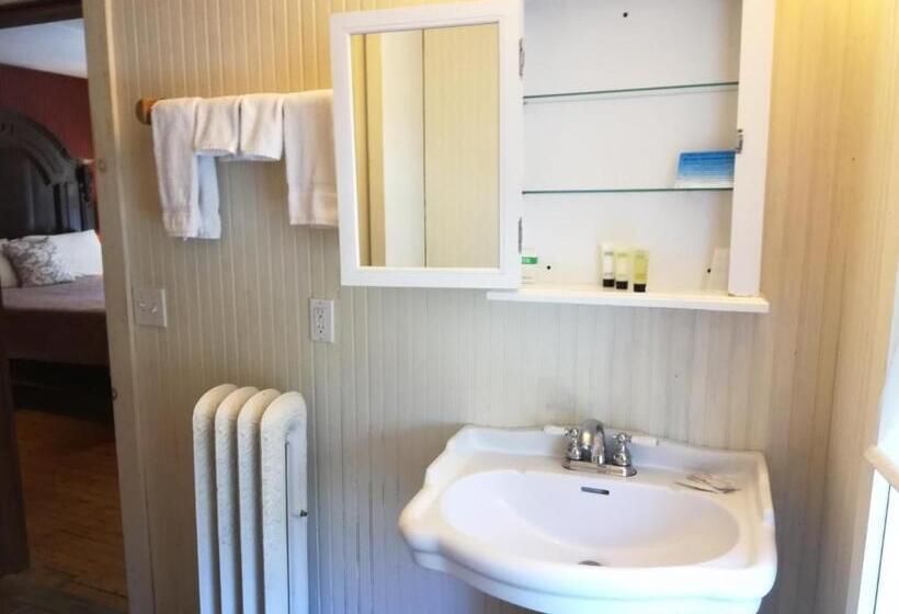 חדר סטנדרט, The Woods Inn