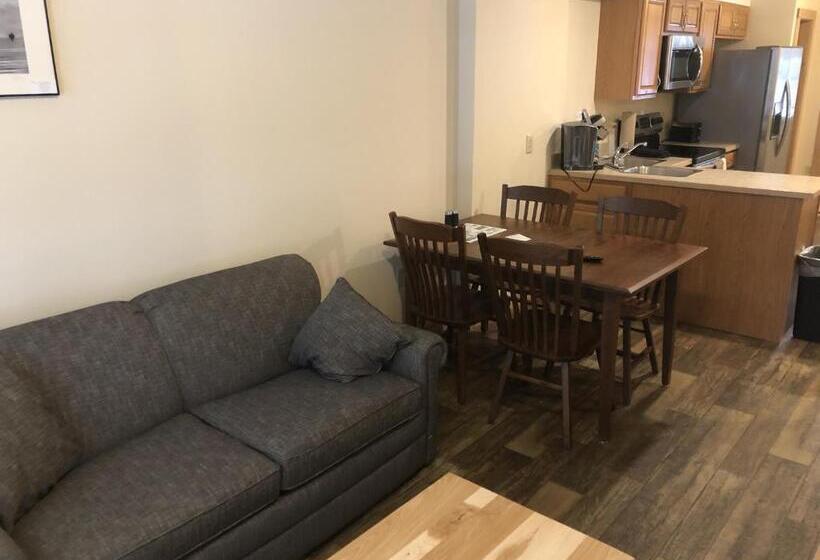 מיטת קינג בסוויטה, The Woods Inn