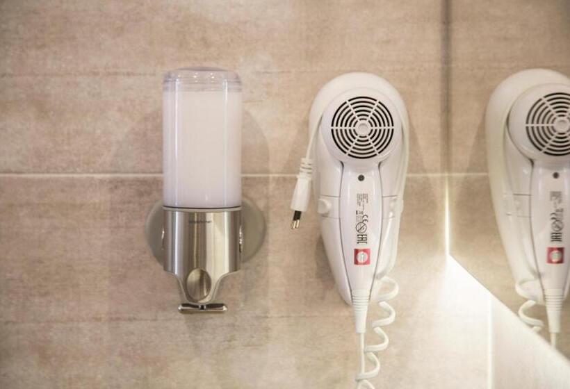 اتاق سوپریور چهار تخته, Plebiscitum 2.0