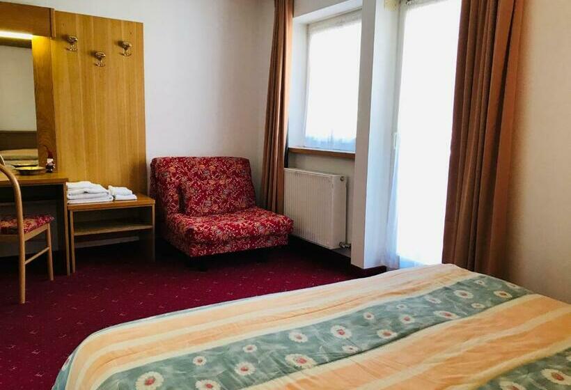 חדר סופריור, Santoni