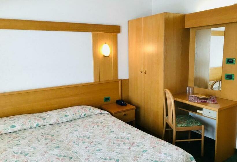 חדר סטנדרט, Santoni