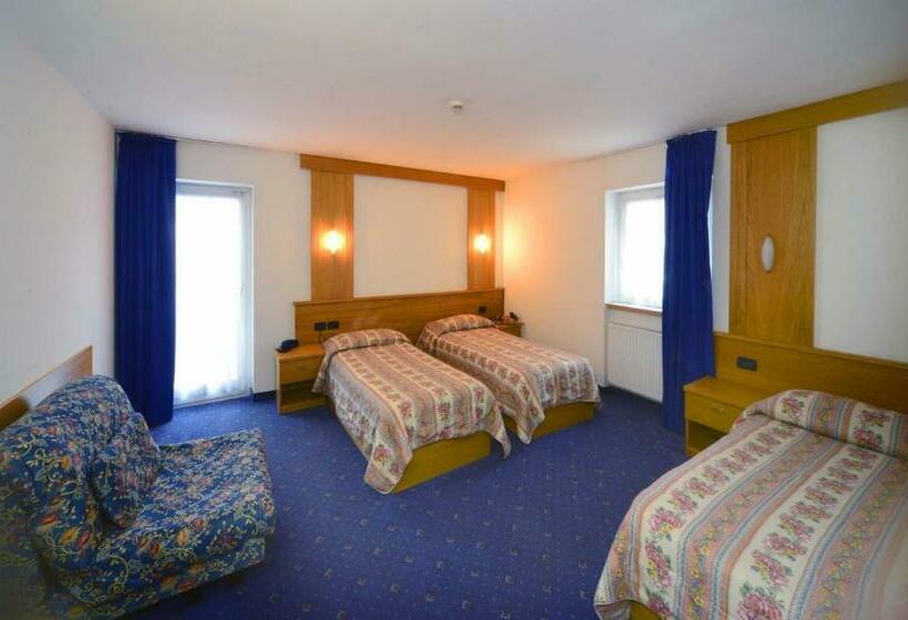 חדר משפחתי, Santoni