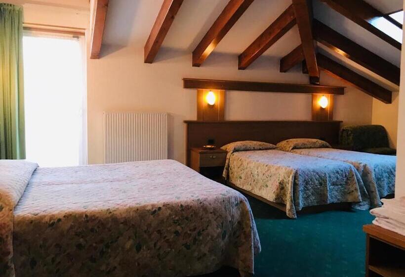 חדר משפחתי, Santoni