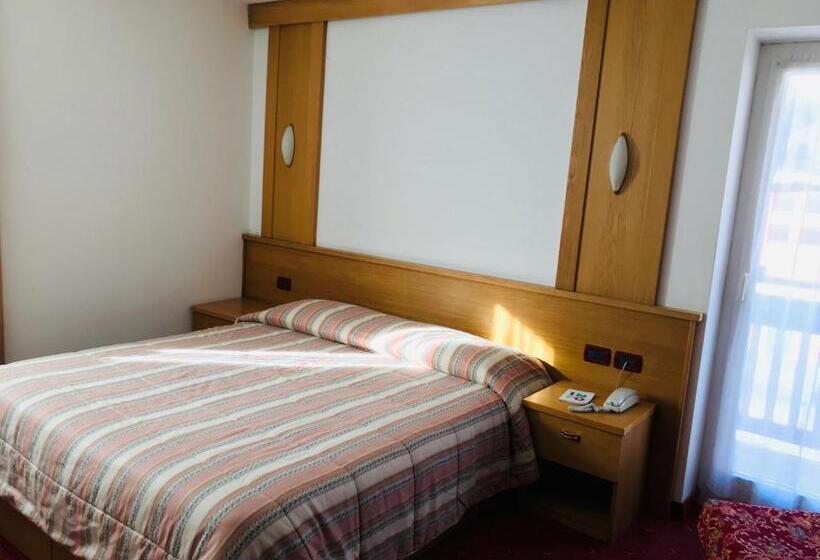 חדר סופריור, Santoni