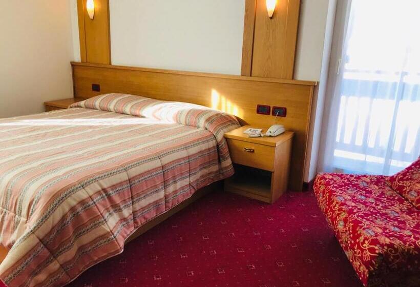 חדר סופריור, Santoni