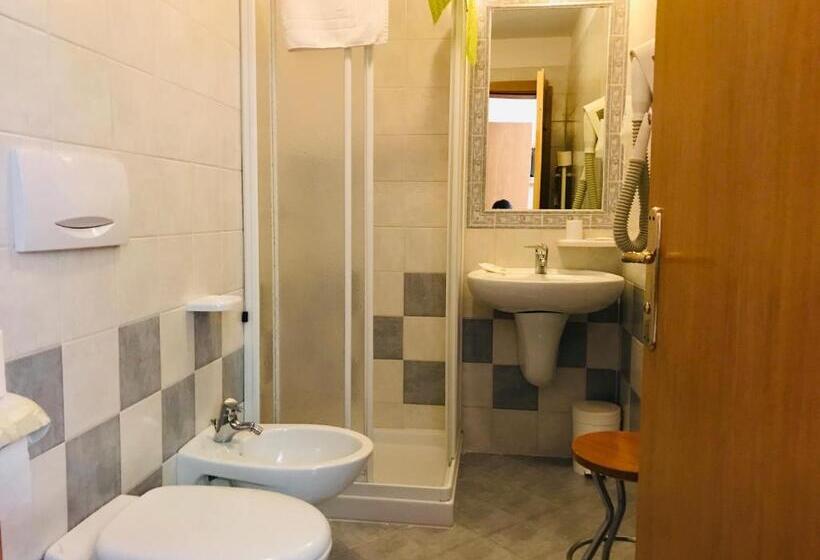 חדר בסיסי, Santoni