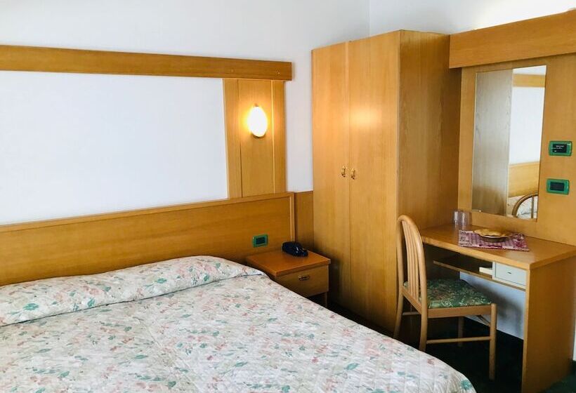 חדר סטנדרט, Santoni