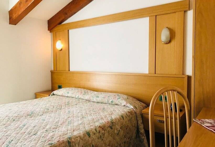 חדר סטנדרט, Santoni