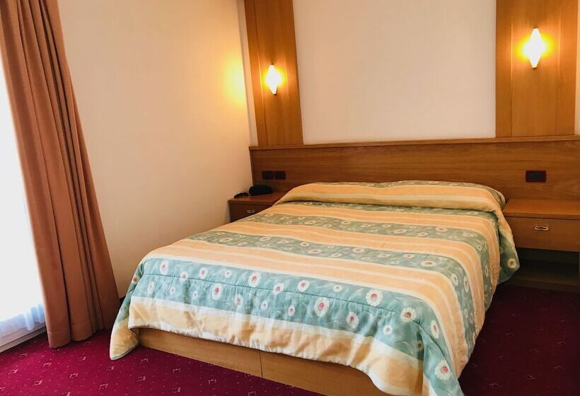 חדר סופריור, Santoni