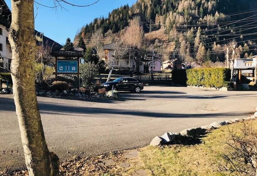 חדר סופריור, Santoni