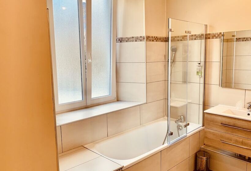 Четырехместный Номер Стандарт, Hôtel Restaurant Le Repère