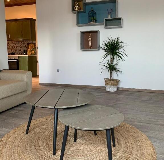 2ベッドルームアパートメント, Iliovasilema