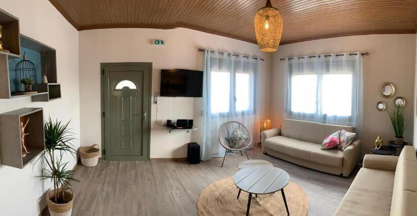 2ベッドルームアパートメント, Iliovasilema